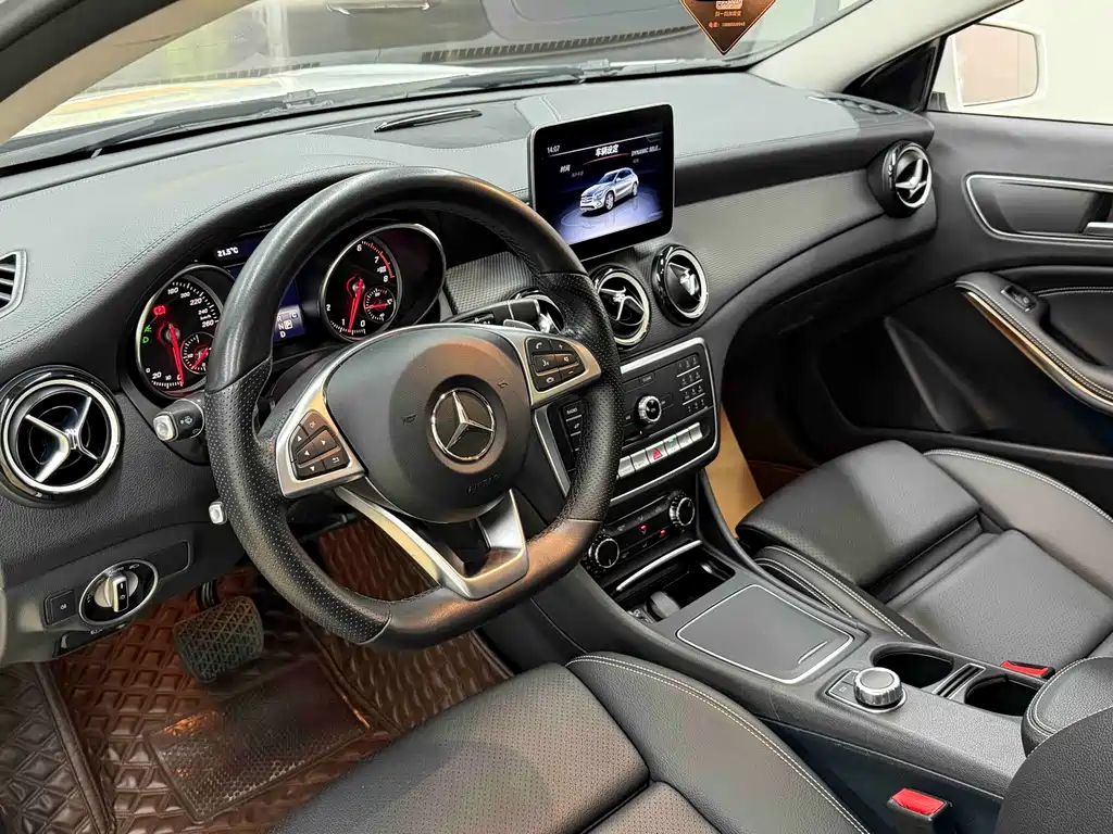 Mercedes-Benz GLA — фото 11
