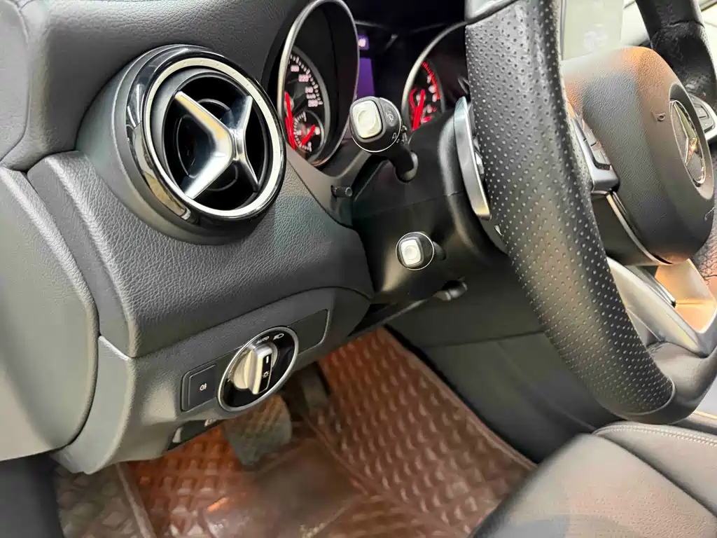 Mercedes-Benz GLA — фото 8