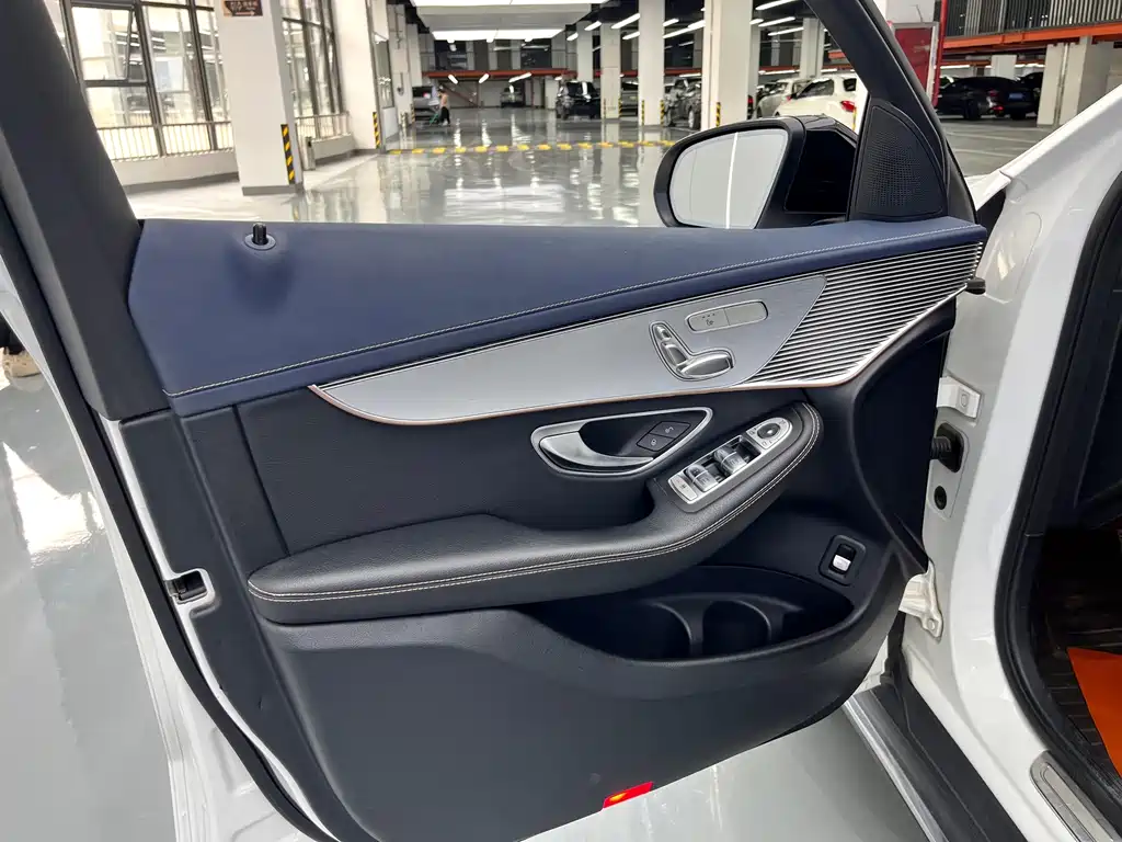Mercedes-Benz EQC — фото 5