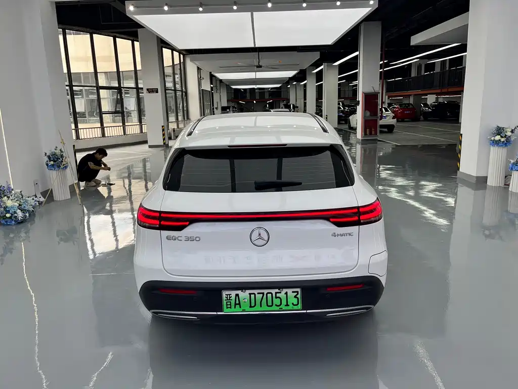 Mercedes-Benz EQC — фото 10
