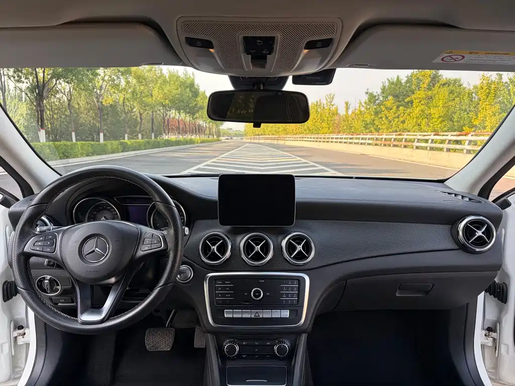 Mercedes-Benz GLA — фото 6