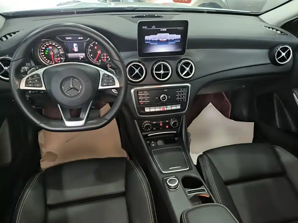 Mercedes-Benz GLA — фото 10