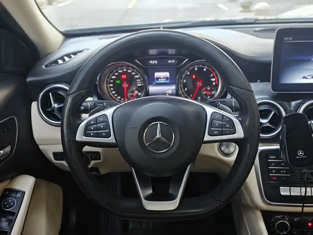 Mercedes-Benz GLA — фото 13