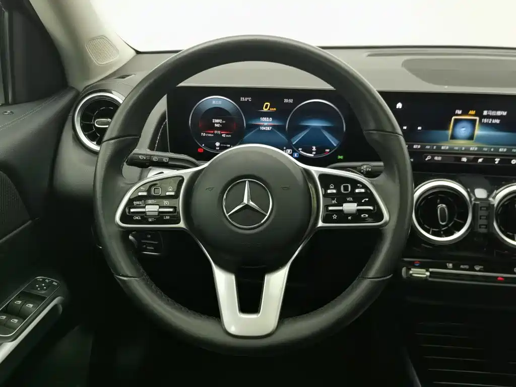 Mercedes-Benz GLB — фото 11