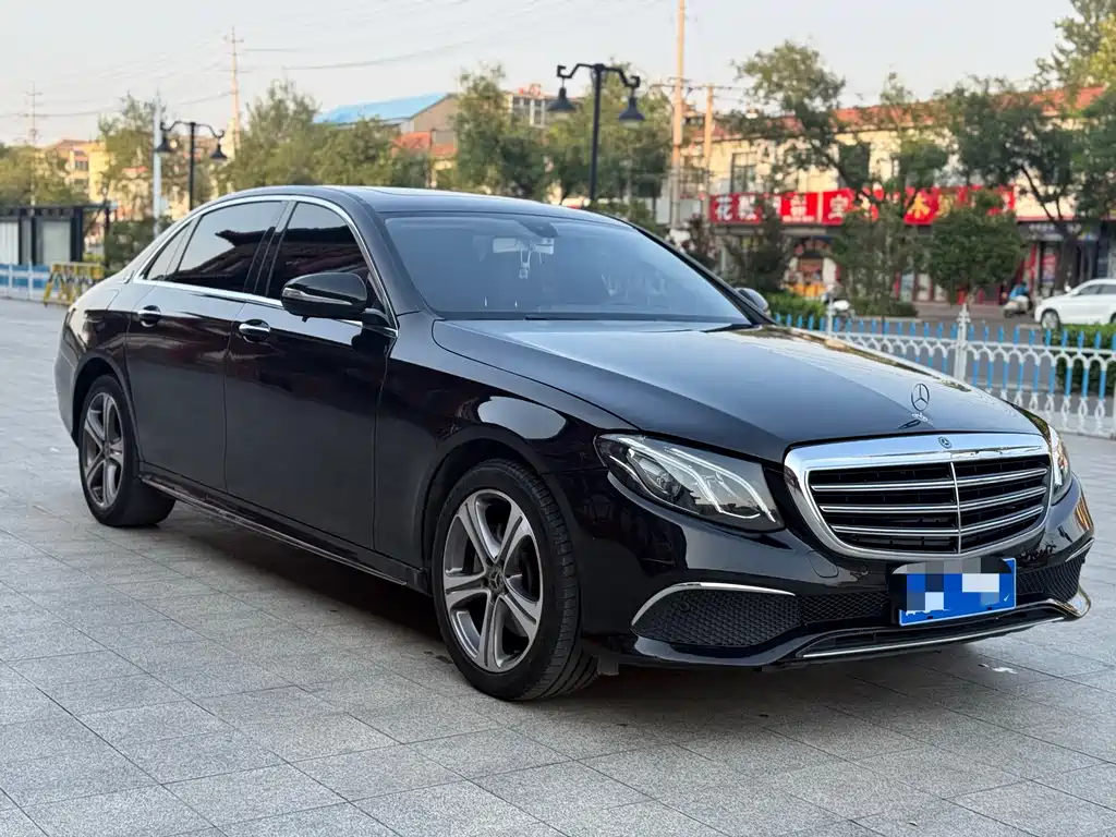 Mercedes-Benz E-Class — фото 3