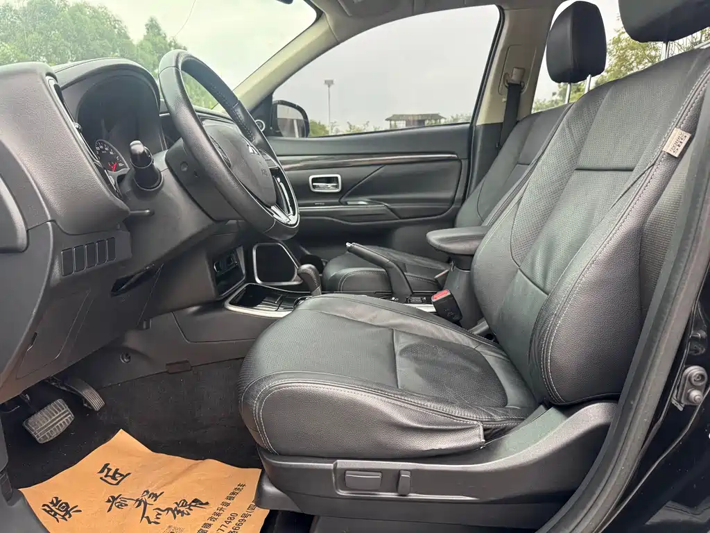 Mitsubishi Outlander — фото 13