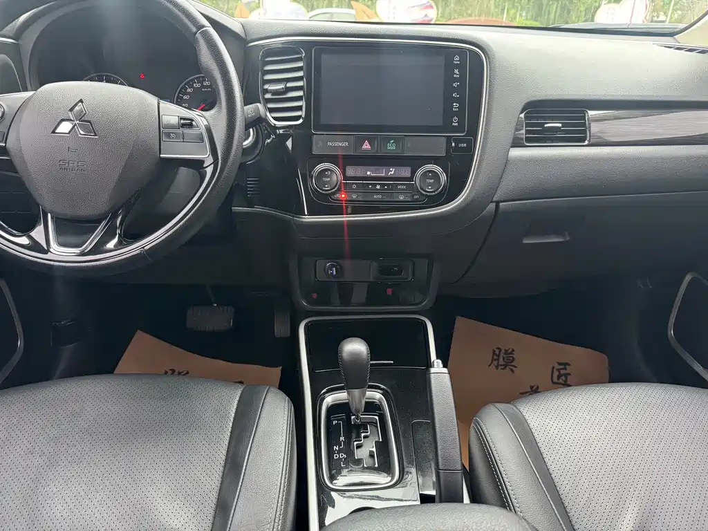 Mitsubishi Outlander — фото 17