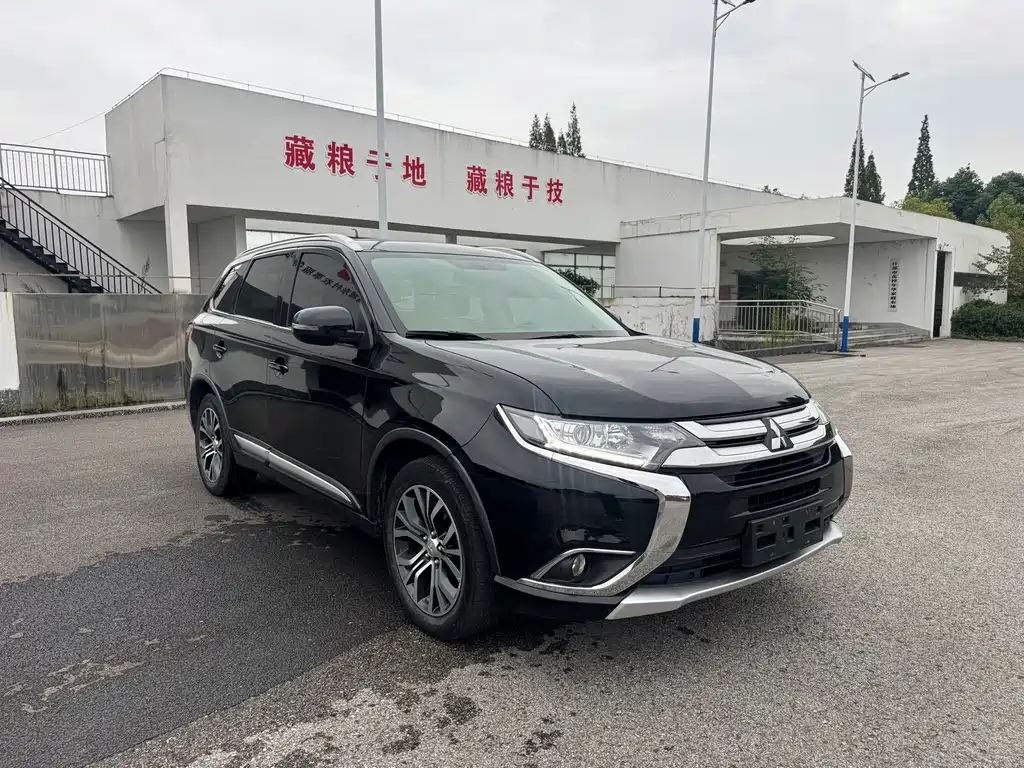 Mitsubishi Outlander — фото 3