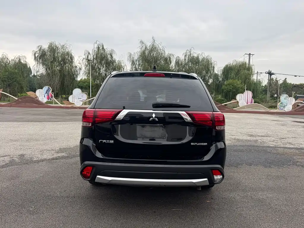 Mitsubishi Outlander — фото 6