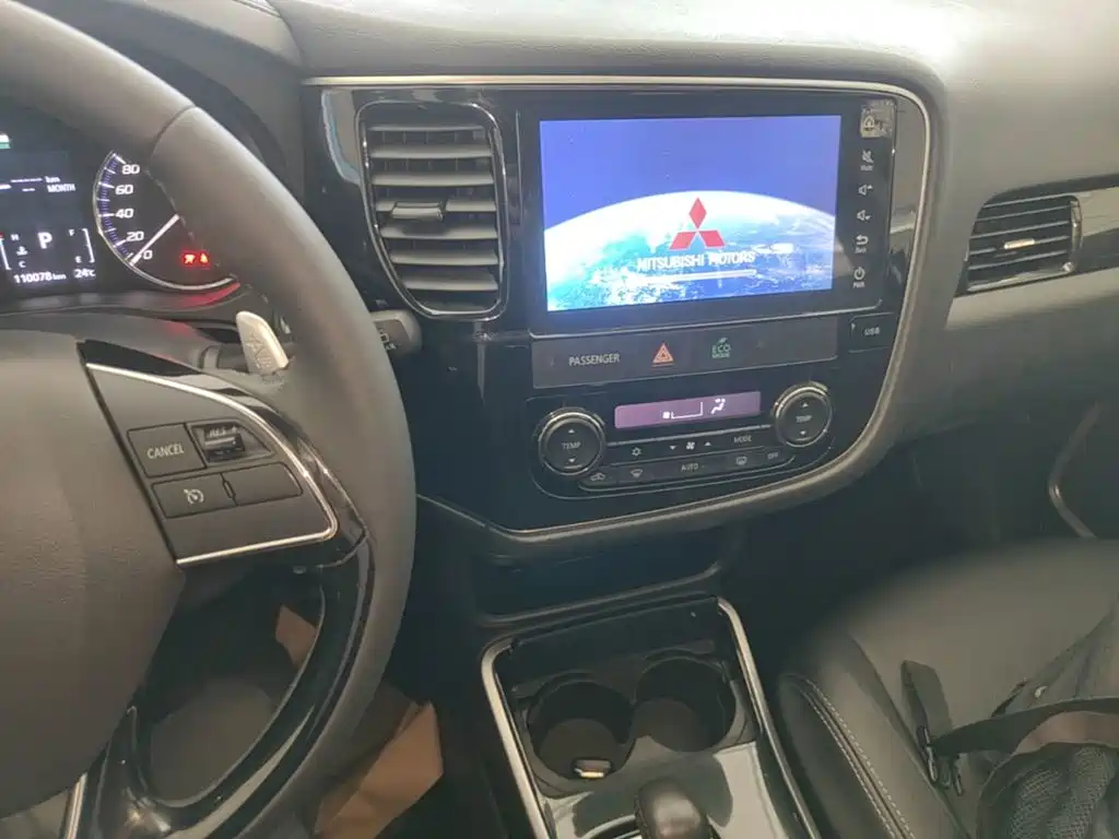 Mitsubishi Outlander — фото 13