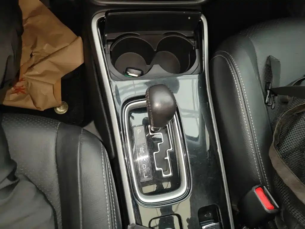 Mitsubishi Outlander — фото 14