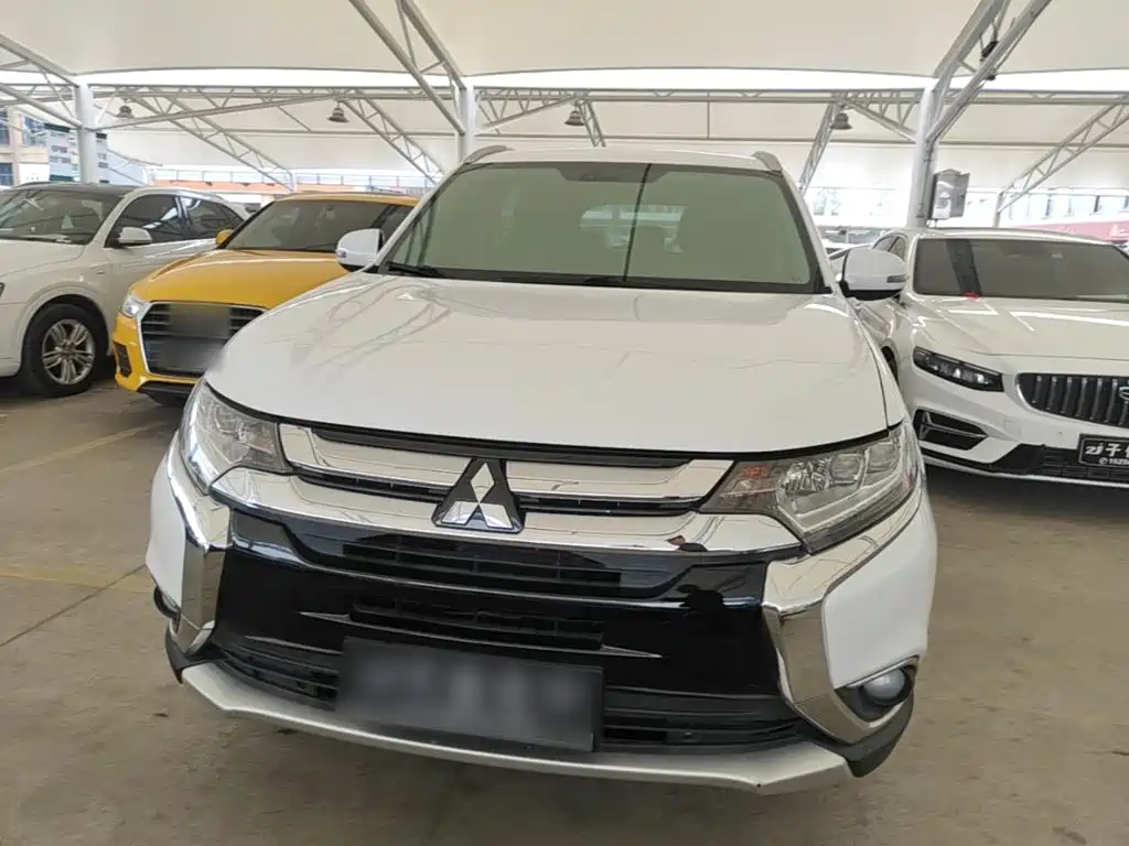 Mitsubishi Outlander — фото 3