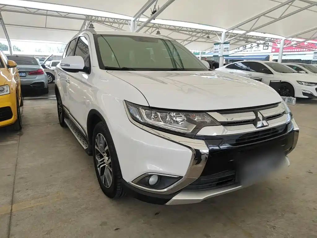 Mitsubishi Outlander — фото 4