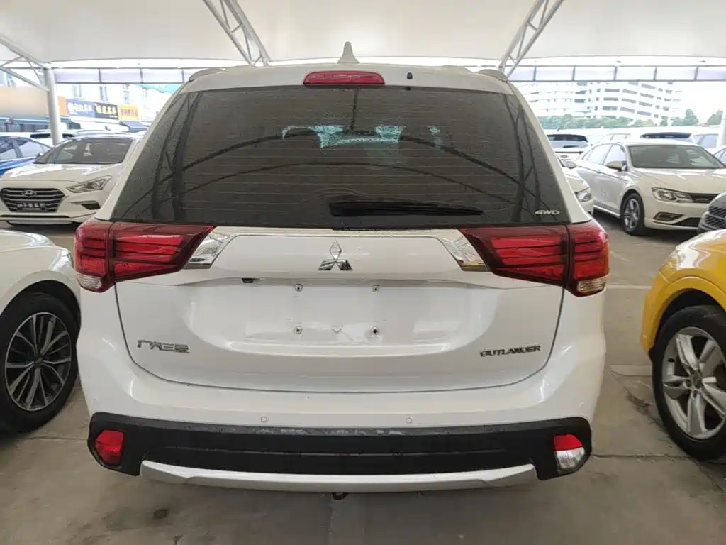 Mitsubishi Outlander — фото 6
