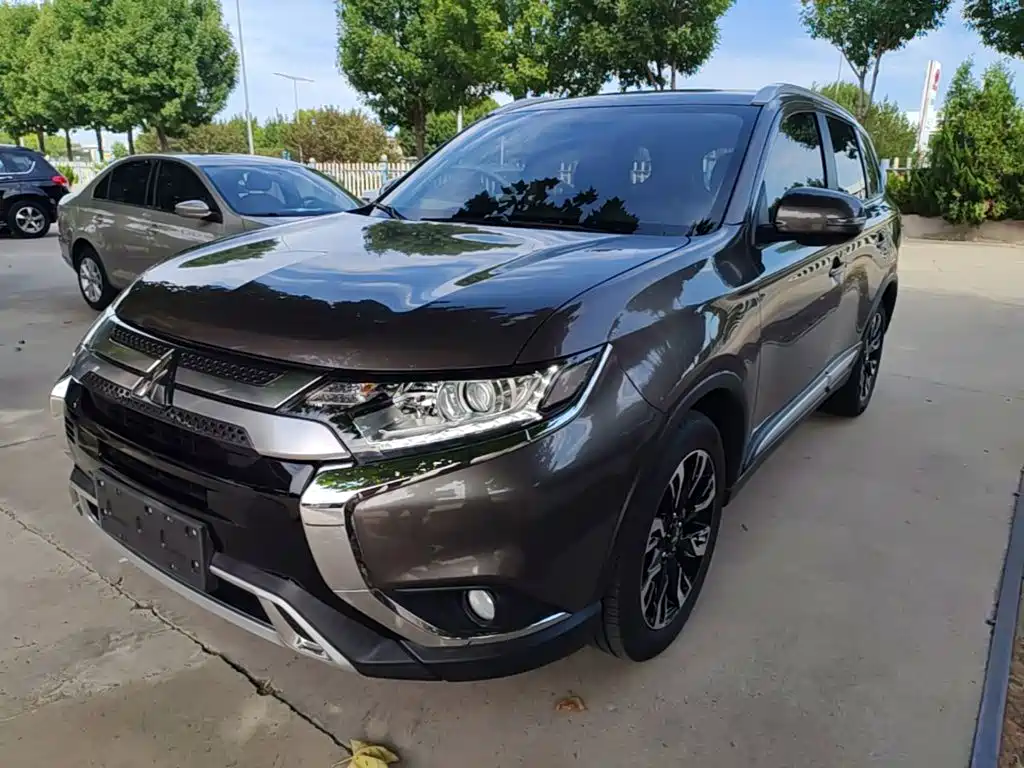 Mitsubishi Outlander — фото 2