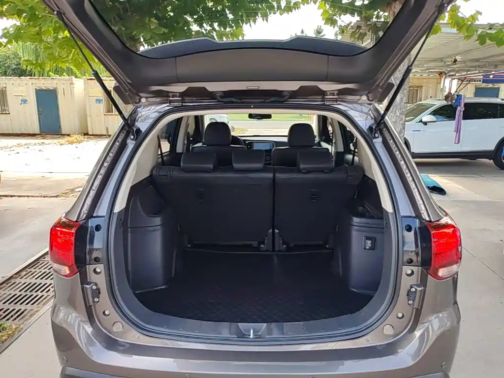 Mitsubishi Outlander — фото 19