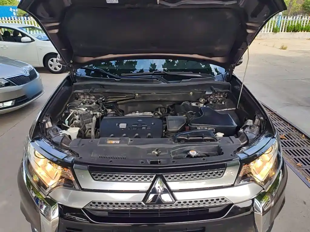 Mitsubishi Outlander — фото 20