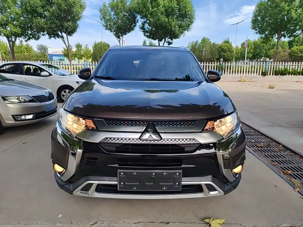 Mitsubishi Outlander — фото 3