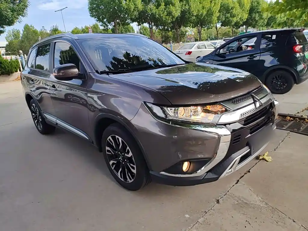 Mitsubishi Outlander — фото 4