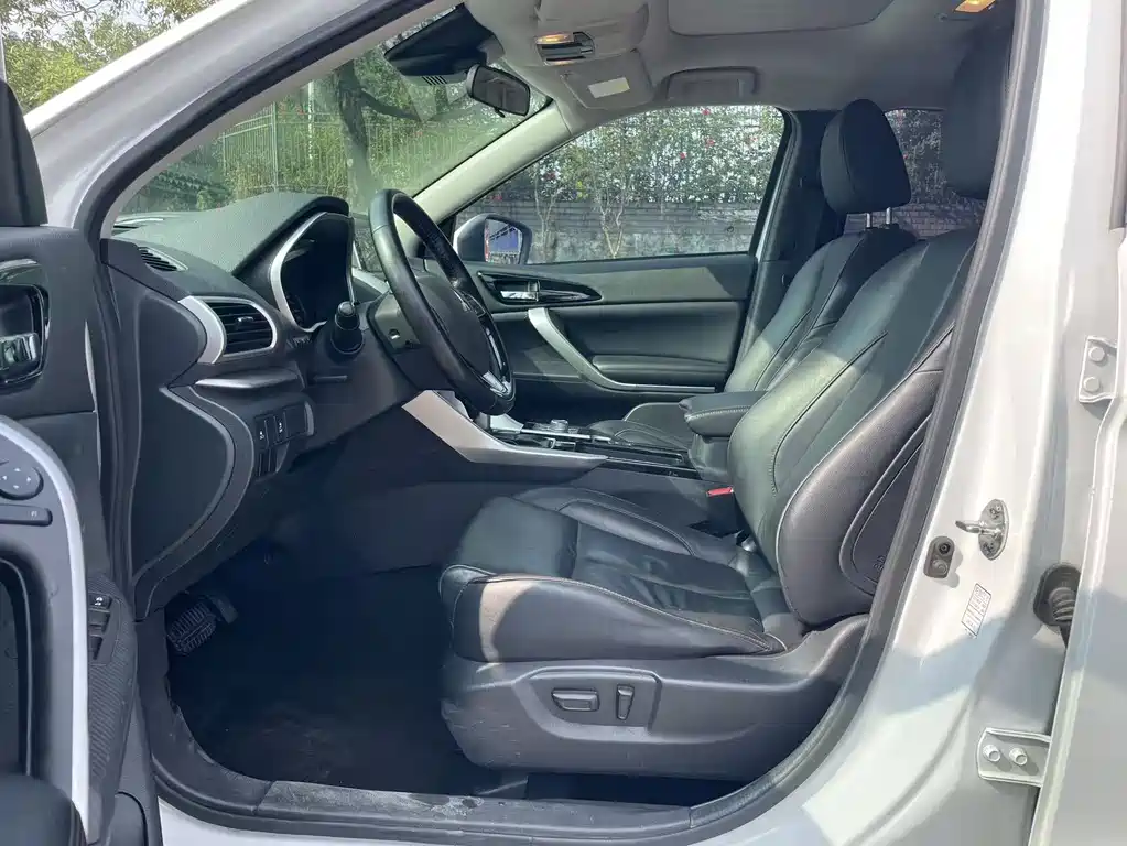 Mitsubishi Eclipse Cross — фото 4