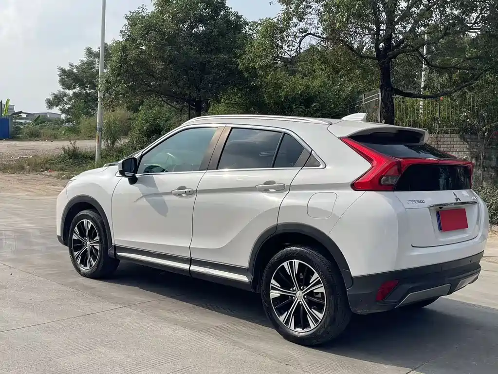Mitsubishi Eclipse Cross — фото 7