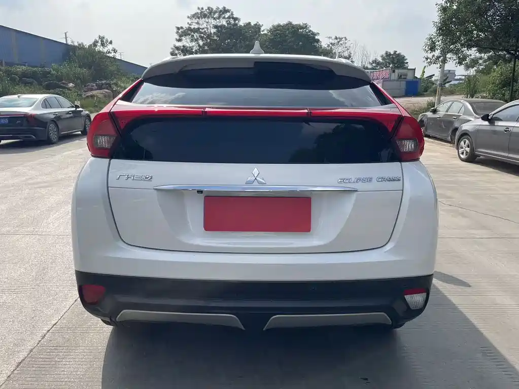Mitsubishi Eclipse Cross — фото 8