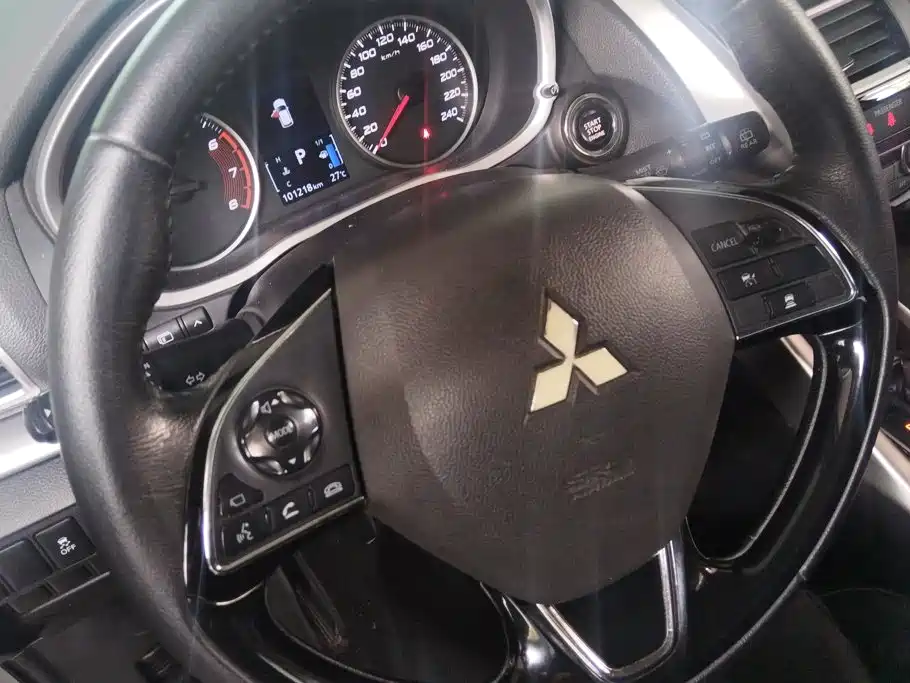 Mitsubishi Eclipse Cross — фото 14