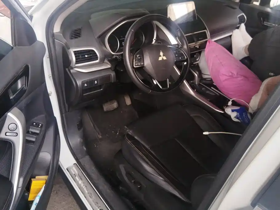 Mitsubishi Eclipse Cross — фото 9