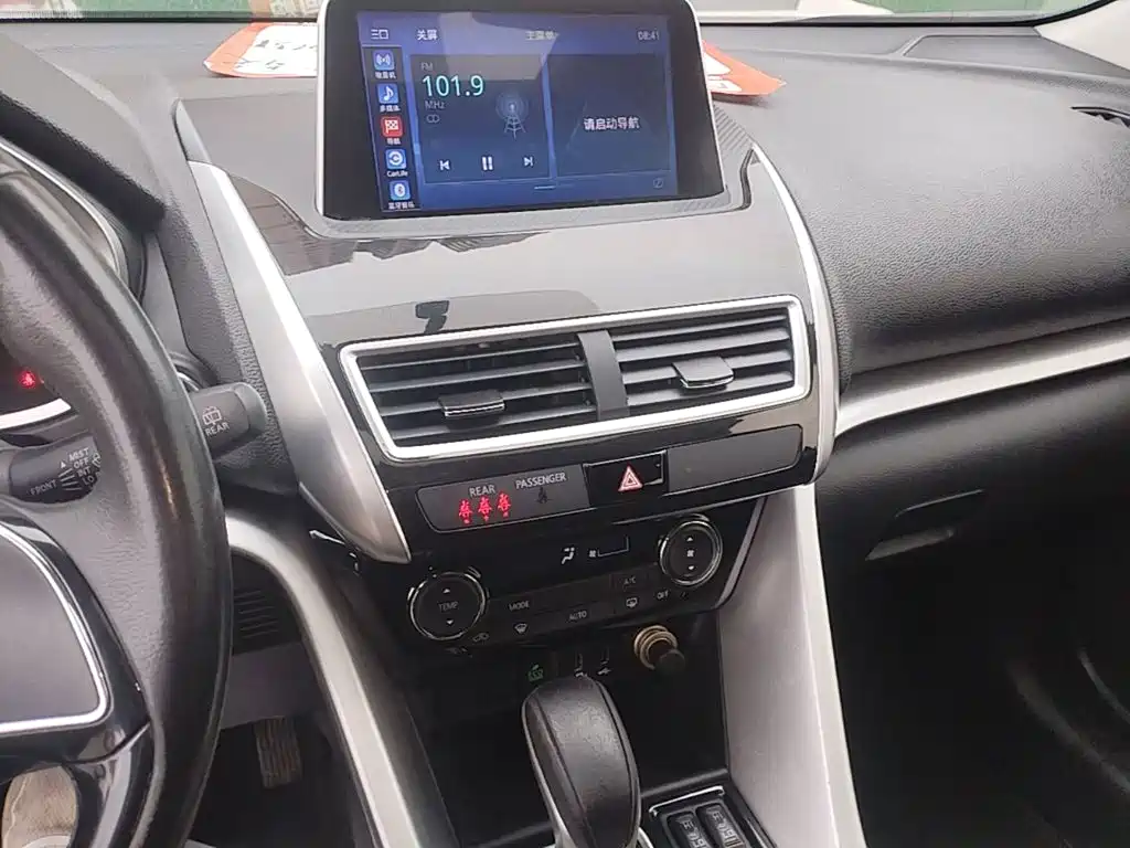 Mitsubishi Eclipse Cross — фото 13