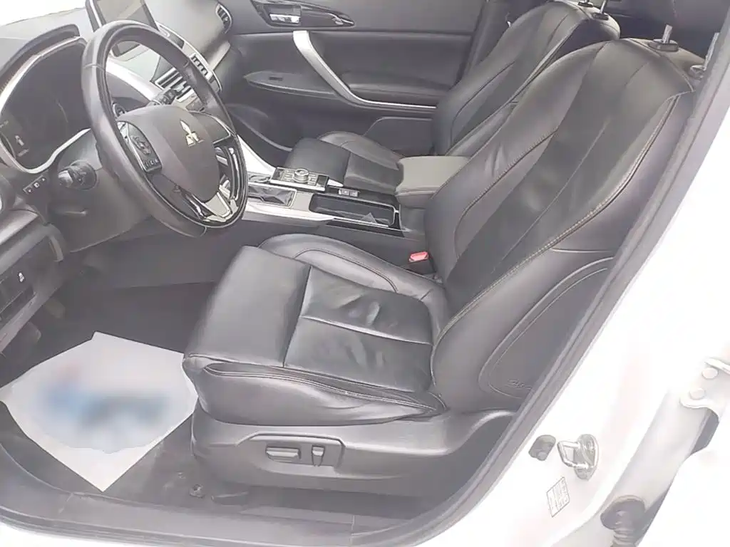 Mitsubishi Eclipse Cross — фото 15