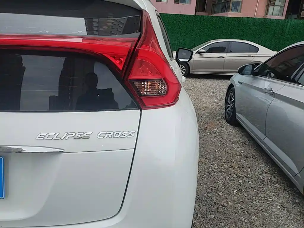 Mitsubishi Eclipse Cross — фото 8