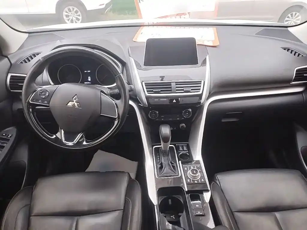 Mitsubishi Eclipse Cross — фото 10
