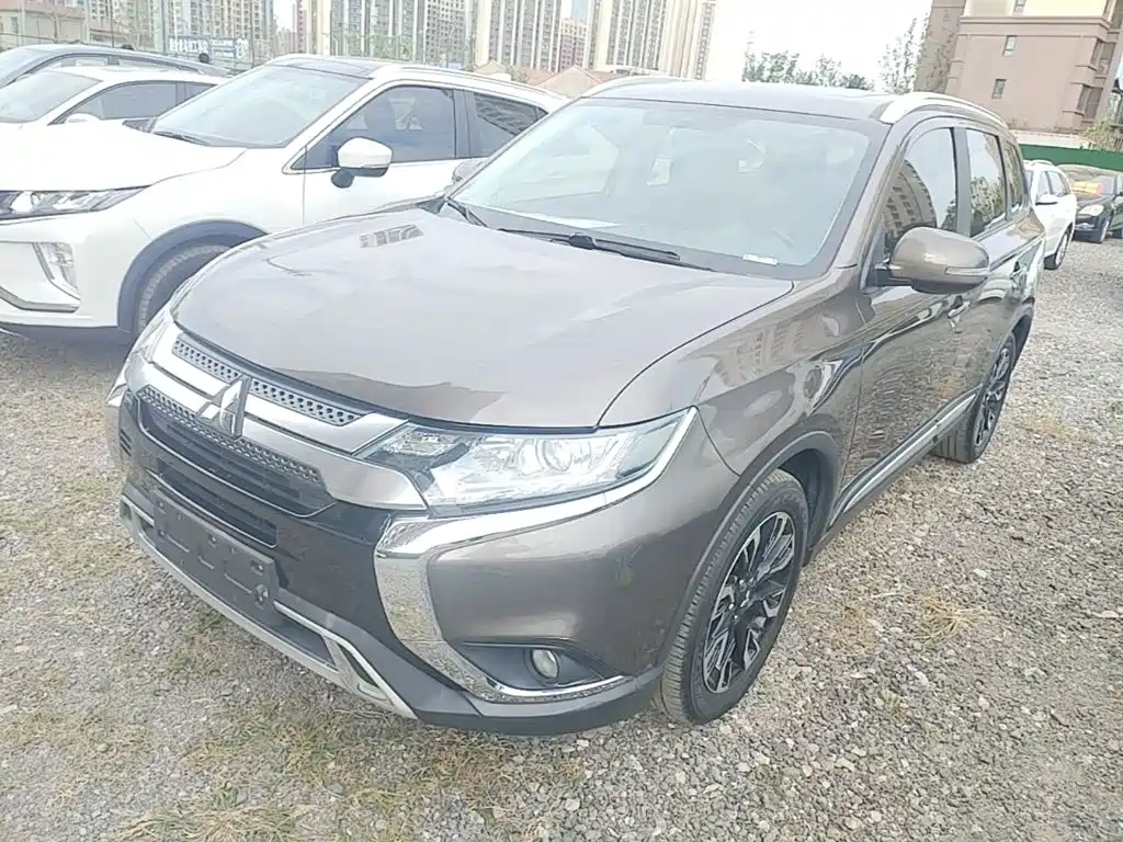 Mitsubishi Outlander — фото 2