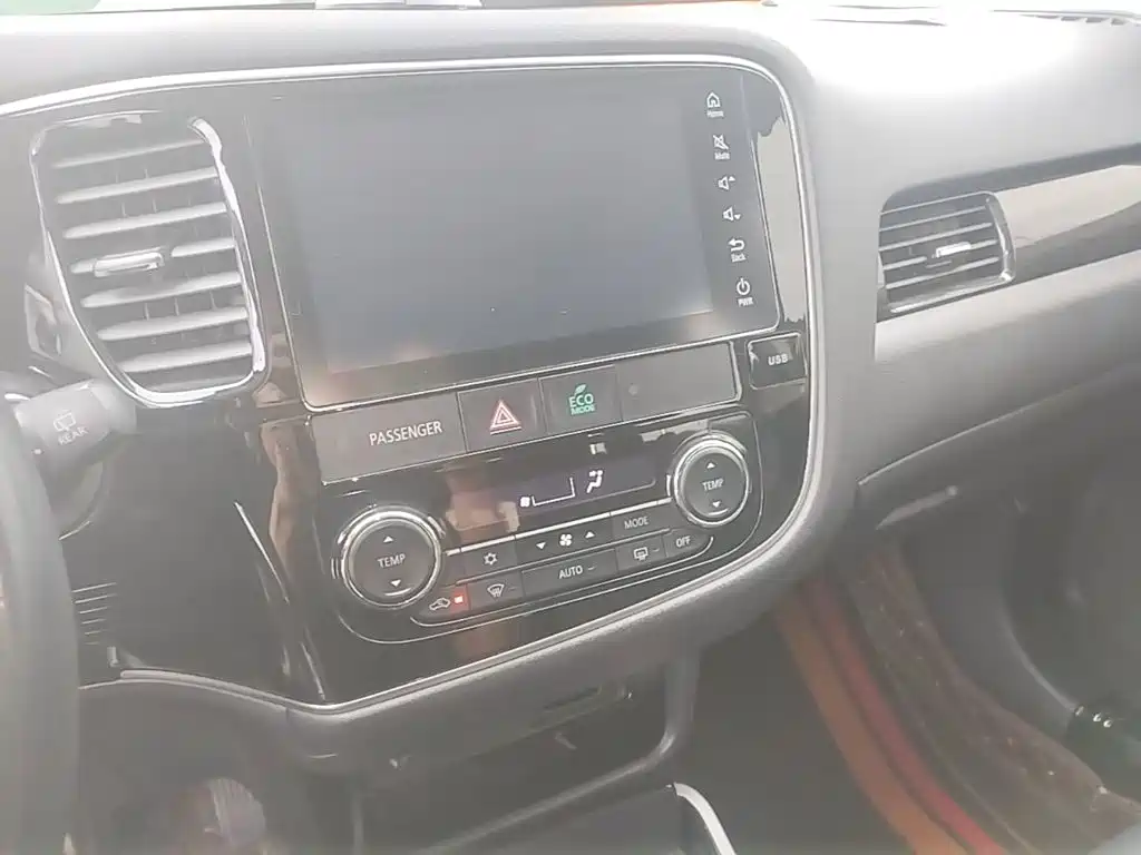 Mitsubishi Outlander — фото 13