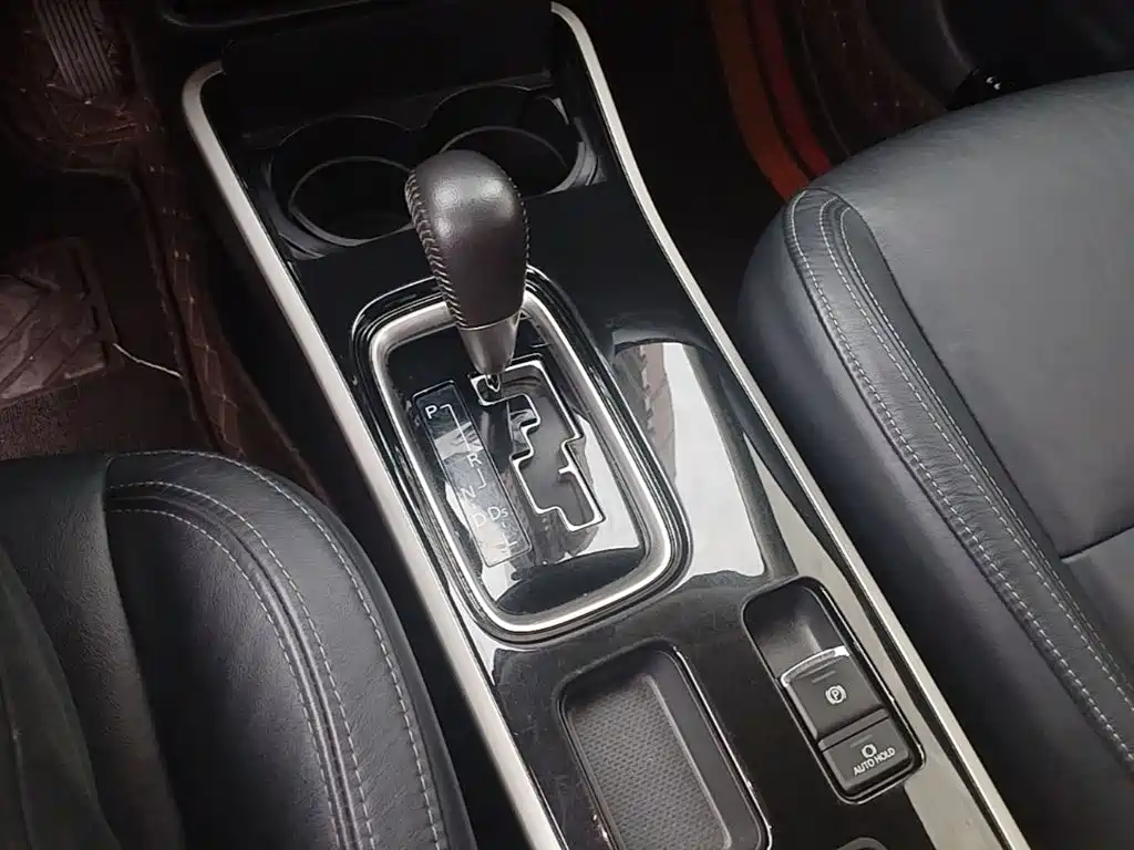 Mitsubishi Outlander — фото 14