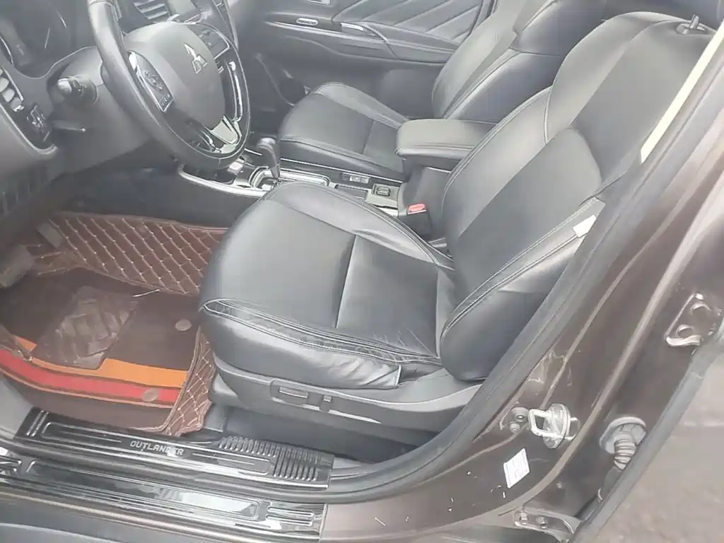 Mitsubishi Outlander — фото 15