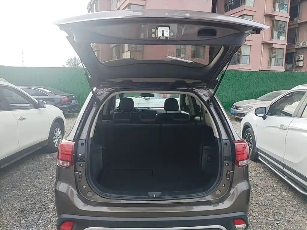 Mitsubishi Outlander — фото 19