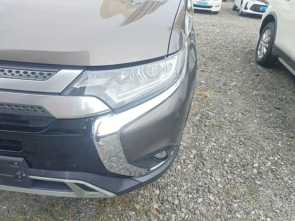 Mitsubishi Outlander — фото 24