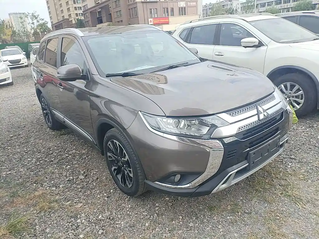 Mitsubishi Outlander — фото 4
