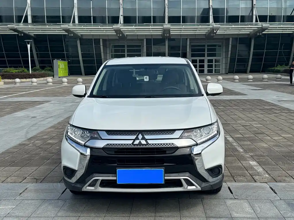 Mitsubishi Outlander — фото 2