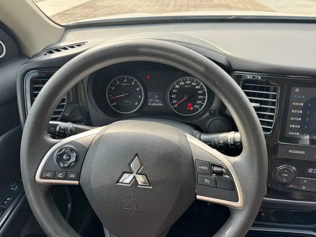 Mitsubishi Outlander — фото 15