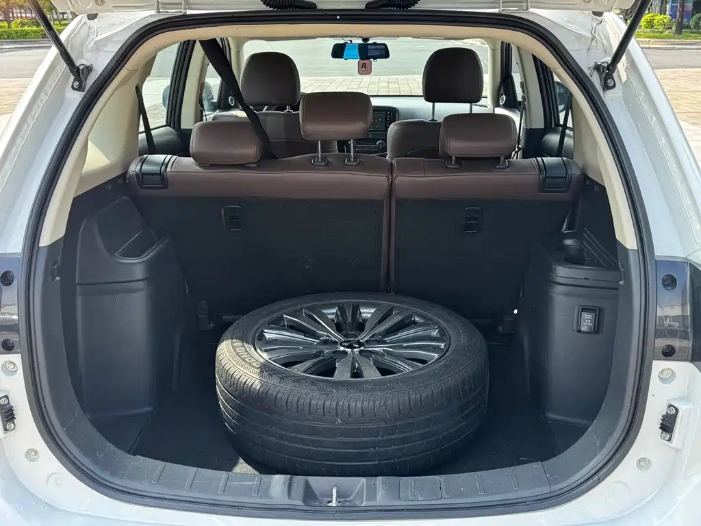 Mitsubishi Outlander — фото 10