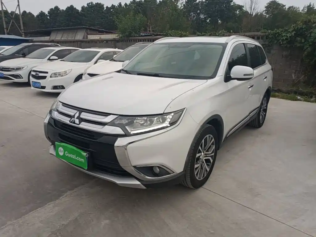Mitsubishi Outlander — фото 3
