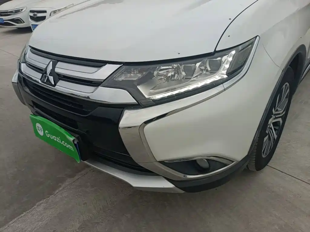 Mitsubishi Outlander — фото 19