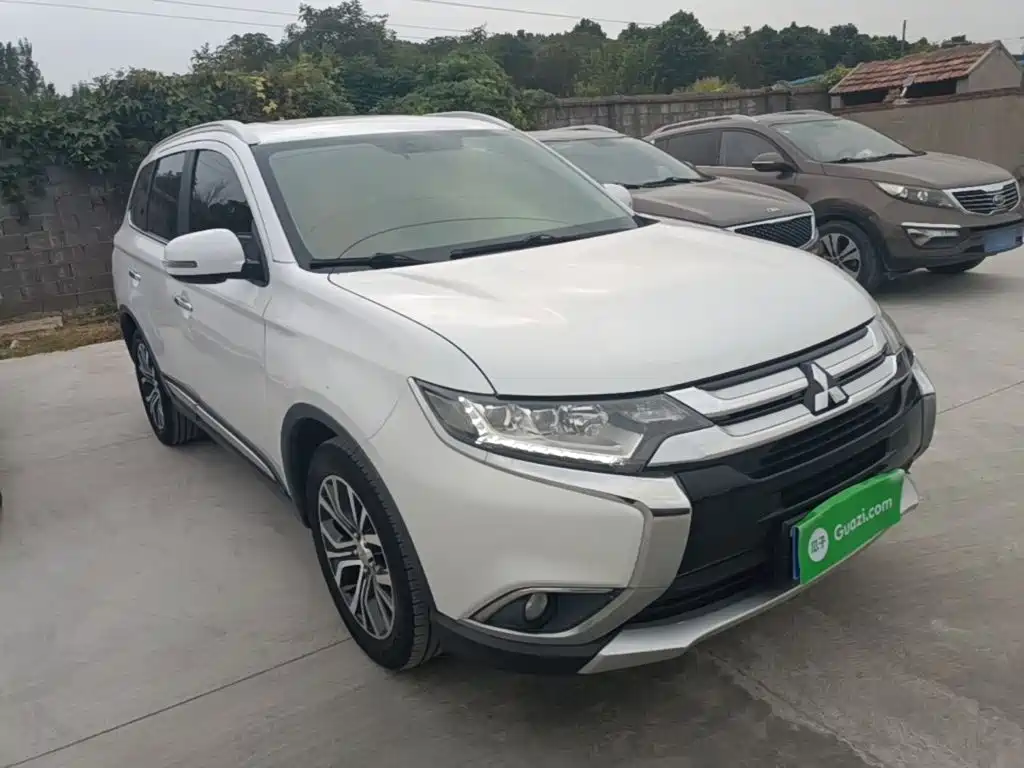 Mitsubishi Outlander — фото 5