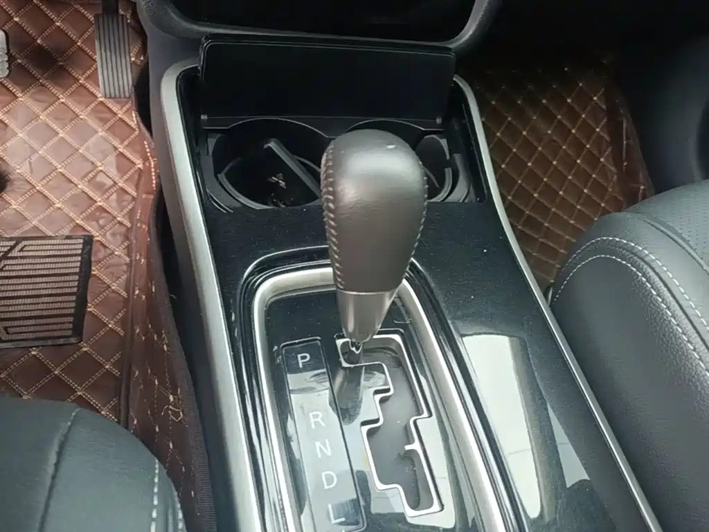 Mitsubishi Outlander — фото 11