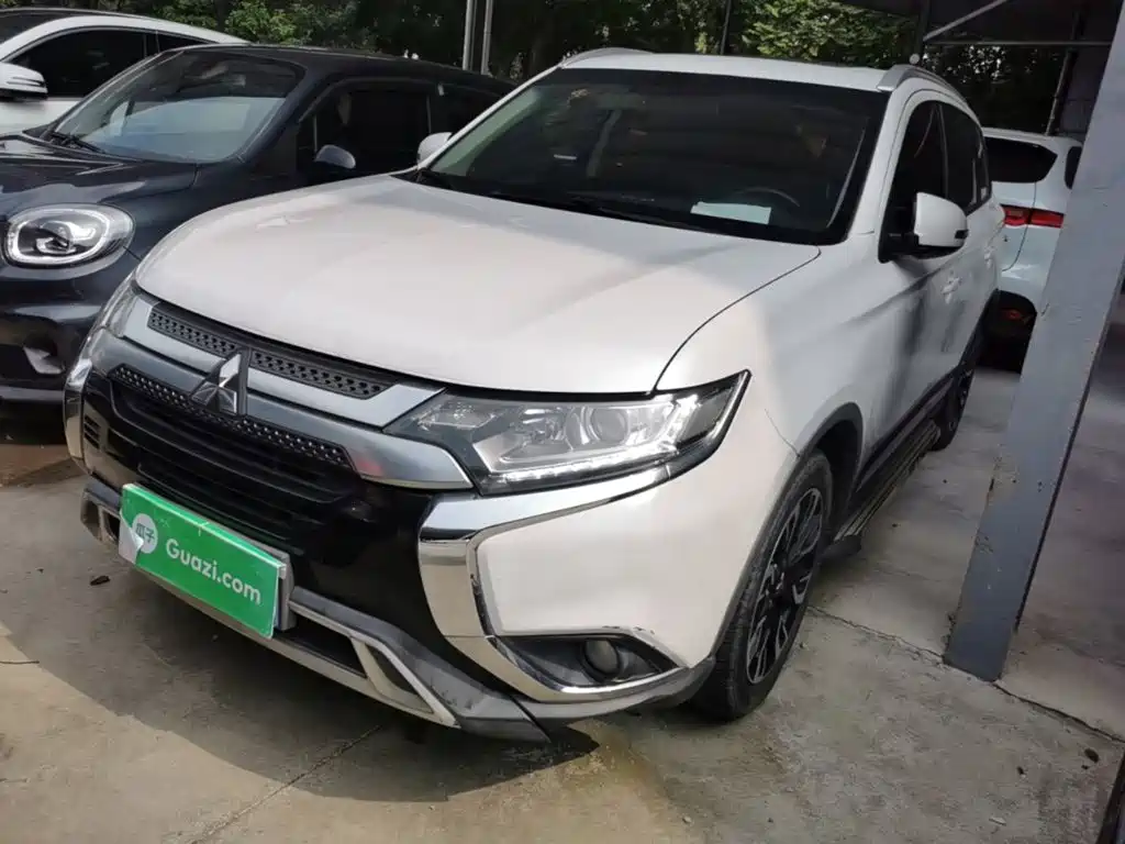 Mitsubishi Outlander — фото 2
