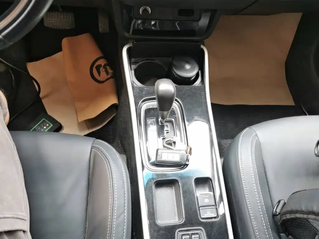 Mitsubishi Outlander — фото 14