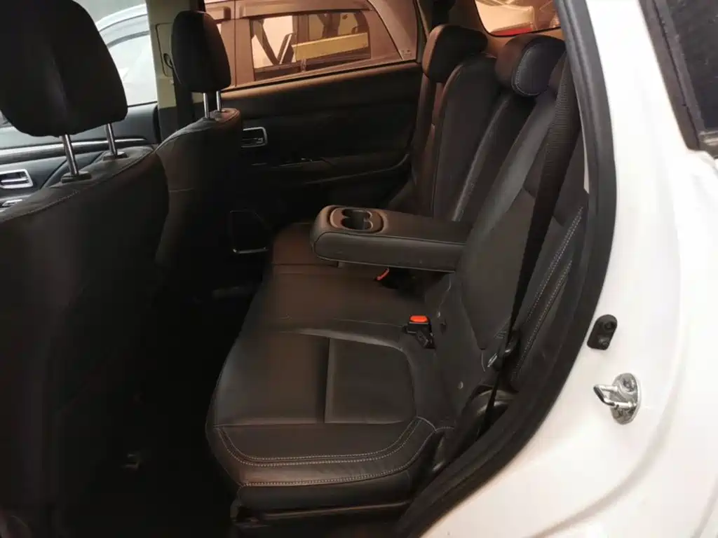 Mitsubishi Outlander — фото 17