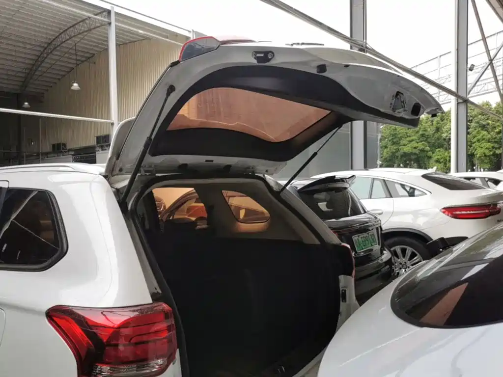Mitsubishi Outlander — фото 19